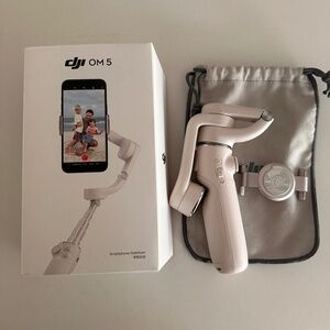 DJI OM 5 Smartphone Gimbal  Stabilizer White Built-In Extension Rod